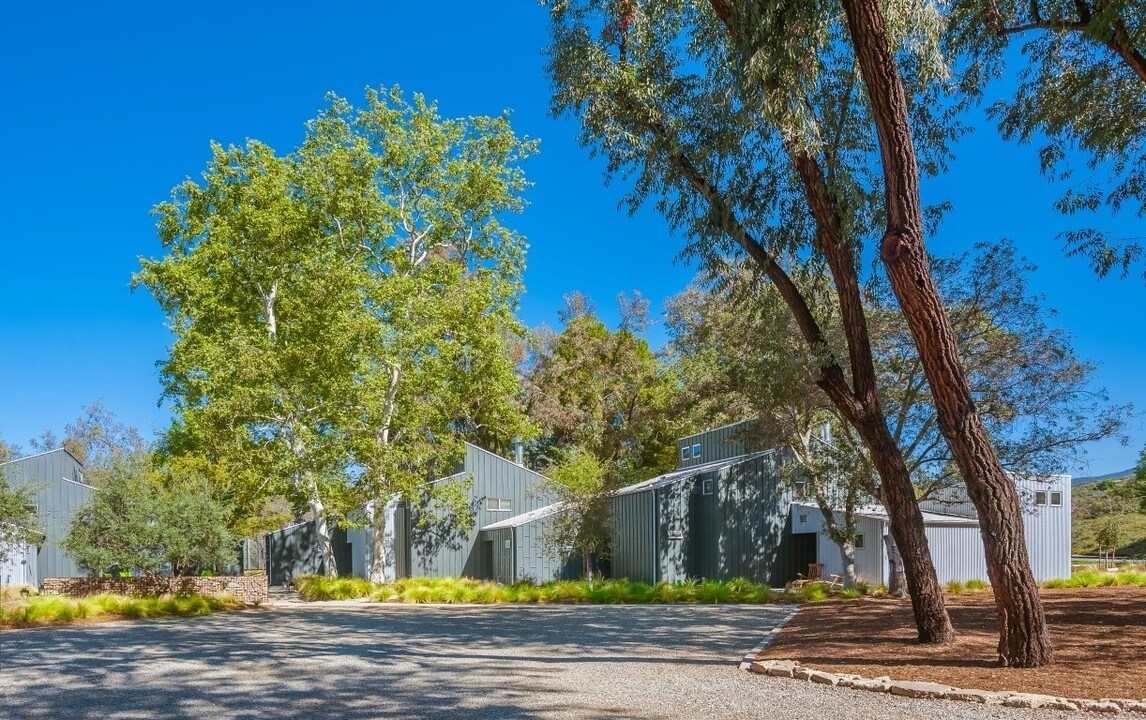 The Lodge At Coto in Trabuco Canyon, CA - Foto de edificio