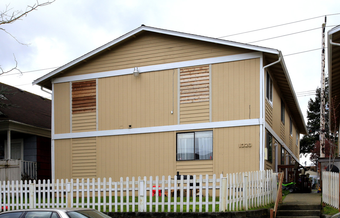 Chestnut Court Apartments in Everett, WA - Building Photo