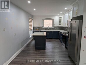 3 Panorama Crescent in Brampton, ON - Building Photo - Building Photo