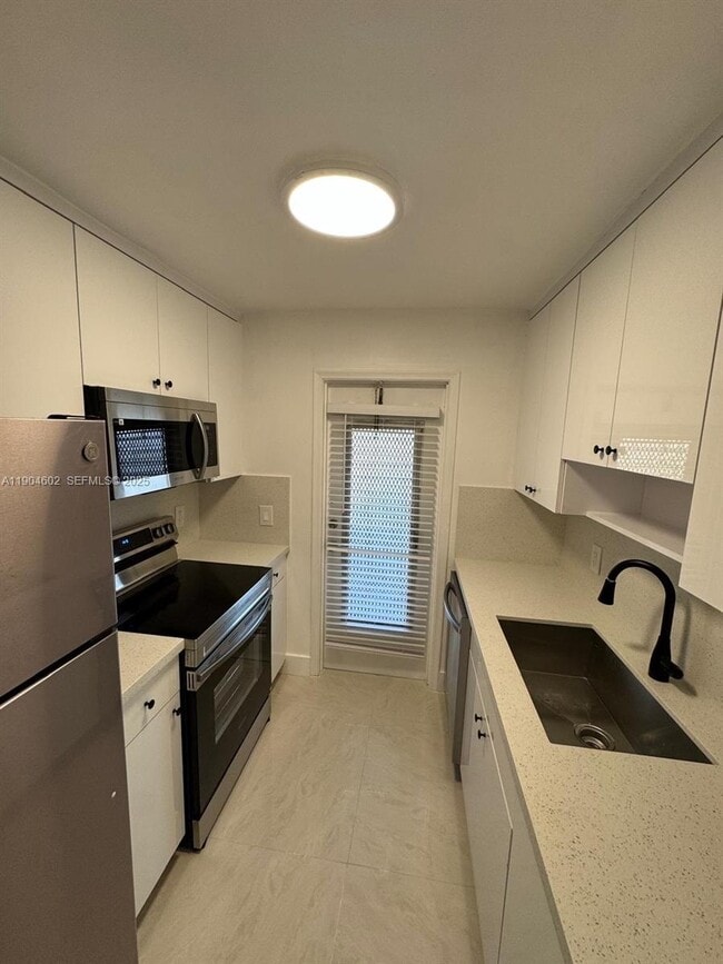 2418 Polk St in Hollywood, FL - Building Photo - Building Photo