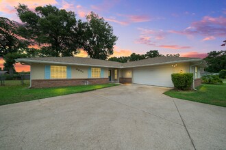 4851 NE 7th St in Ocala, FL - Foto de edificio - Building Photo