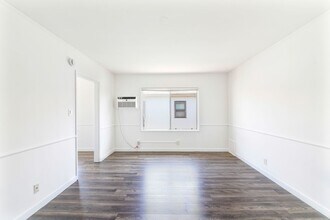 5757 La Mirada Ave in Los Angeles, CA - Building Photo - Building Photo
