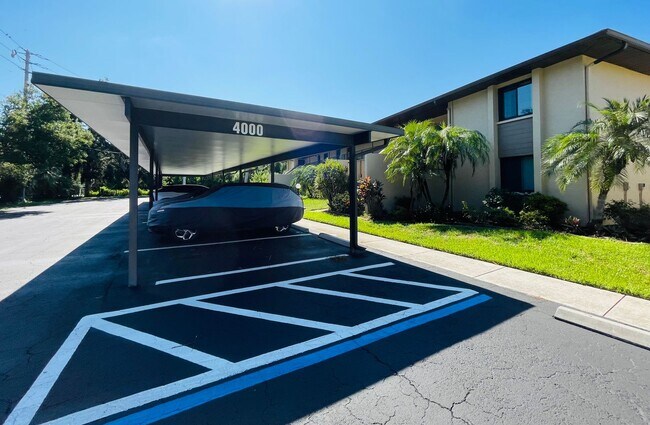 4000 Oakview Dr in Port Charlotte, FL - Building Photo - Building Photo