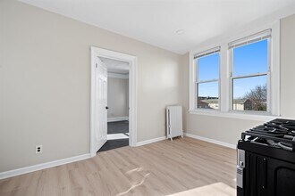 317 Lembeck Ave-Unit -2 in Jersey City, NJ - Building Photo - Building Photo
