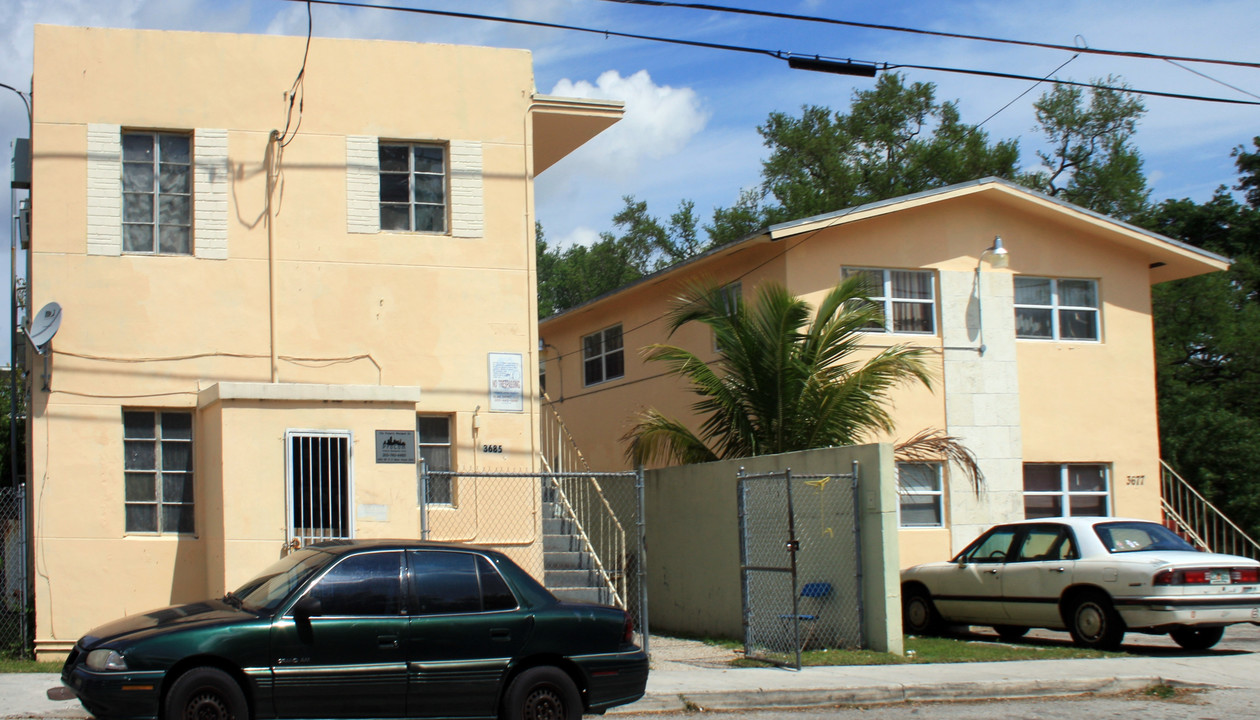 3685 Frow Ave in Miami, FL - Foto de edificio