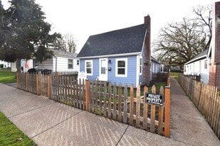 320 S Main St in Lebanon, OR - Building Photo