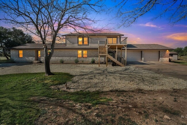 16200 Round Mountain Rd in Leander, TX - Foto de edificio - Building Photo