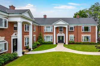 Colonial Court Apartments in Shorewood, WI - Building Photo - Building Photo