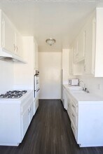 10819 Camarillo St in Los Angeles, CA - Building Photo - Building Photo