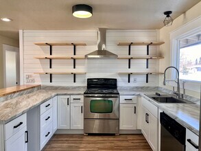 3928 E 4th Ave, Unit 2 in Anchorage, AK - Building Photo - Building Photo