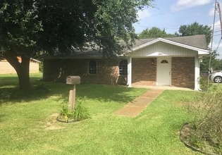 3504 Ave D in Nederland, TX - Building Photo - Building Photo