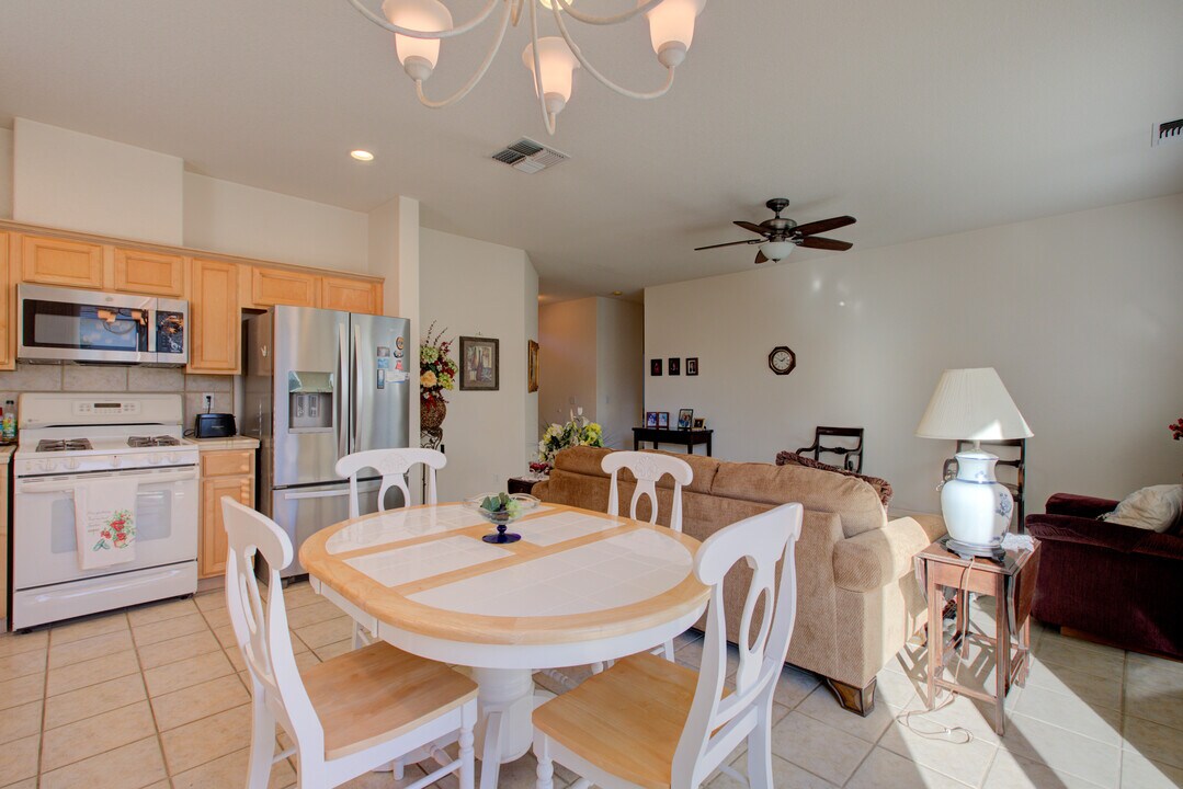 2660 Meadow Brook Ln in Tracy, CA - Building Photo