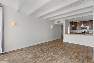 7401 N Scottsdale Rd in Scottsdale, AZ - Building Photo - Building Photo