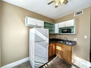 2023 Young Ave in Memphis, TN - Foto de edificio - Building Photo