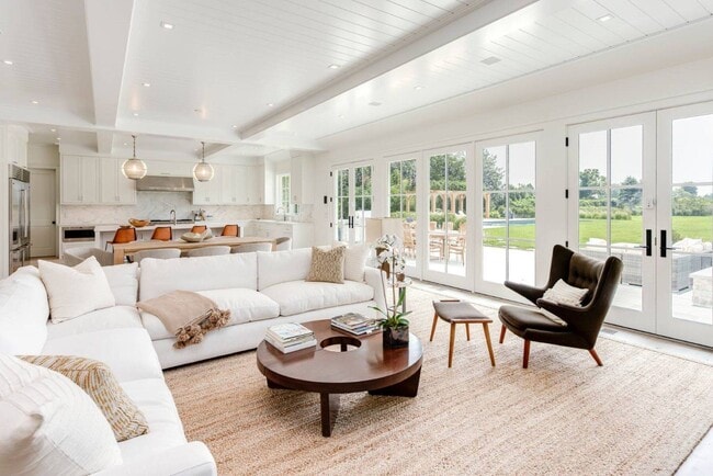 571 Pauls Ln in Bridgehampton, NY - Building Photo - Building Photo