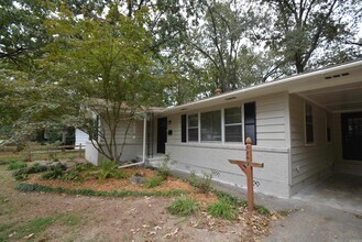 5709 Windamere Dr in Little Rock, AR - Foto de edificio - Building Photo