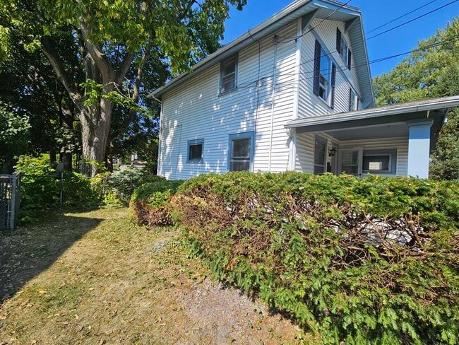 215 Westmoreland Ave in Lansing, MI - Foto de edificio - Building Photo