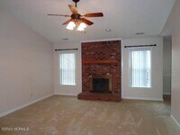 331 Richmond Dr photo'