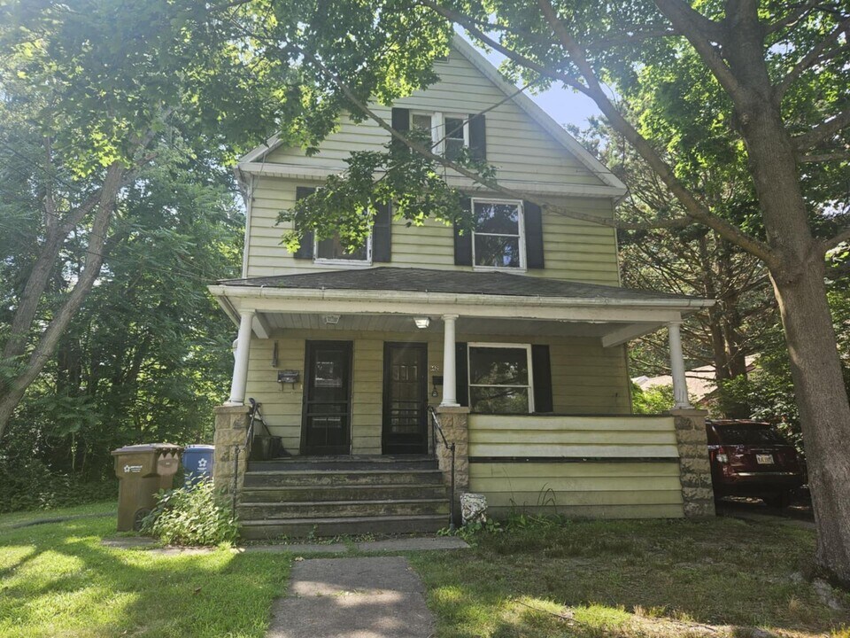 142 S Prospect St in Kent, OH - Building Photo