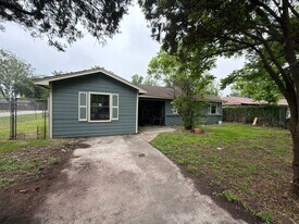 222 E John Alber Rd in Houston, TX - Building Photo
