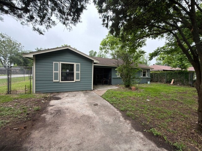 222 E John Alber Rd