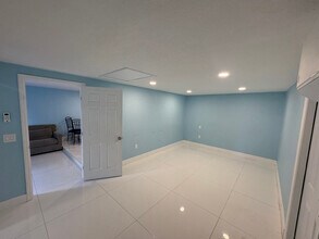 2025 56th Ave in Vero Beach, FL - Foto de edificio - Building Photo