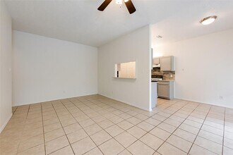 9100 Mountain Ridge Dr in Austin, TX - Building Photo - Building Photo