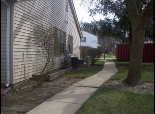 1950 Hancock Dr in Hoffman Estates, IL - Building Photo - Building Photo