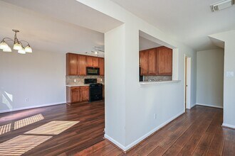 9403 Coatsworth Dr in Sugar Land, TX - Building Photo - Building Photo