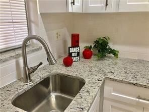 3001 W Rolling Hills Cir in Davie, FL - Building Photo