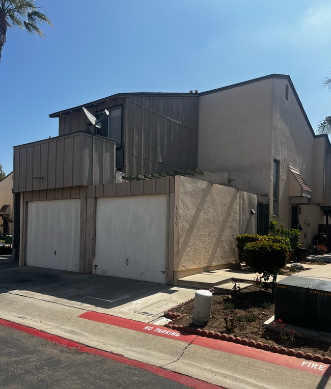 1219 Caminito Pimienta in San Diego, CA - Building Photo - Building Photo