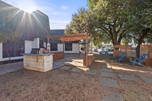 Magnolia Flats in Austin, TX - Building Photo