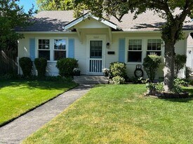 1007 Reddy Ave in Medford, OR - Building Photo