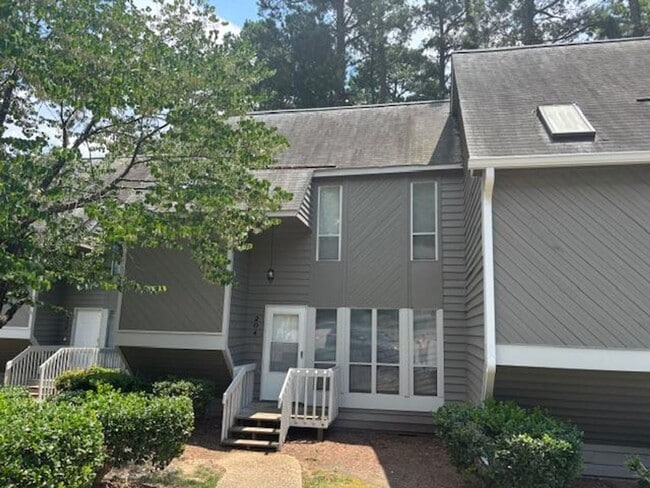 204 Virginia Pl in Cary, NC - Foto de edificio - Building Photo