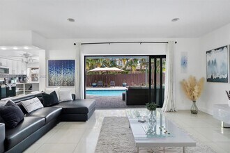 5800 NE 18th Ave in Fort Lauderdale, FL - Building Photo - Building Photo