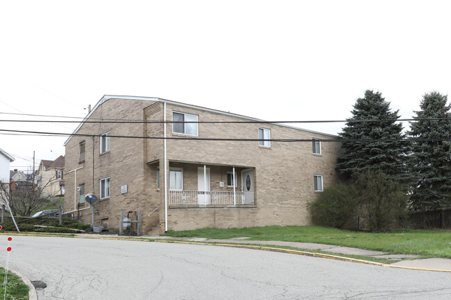 910 Josephine St in East Mckeesport, PA - Foto de edificio - Building Photo