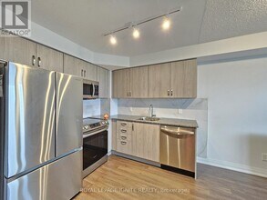 20 Meadowglen Pl in Toronto, ON - Building Photo - Building Photo