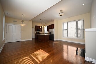 18 W Chestnut St in Chicago, IL - Building Photo - Building Photo