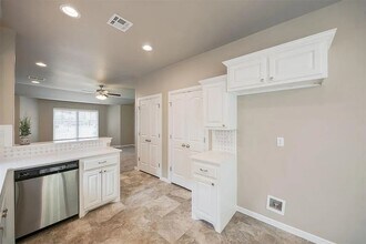 5600 Campbell Creek Dr in Oklahoma City, OK - Building Photo - Building Photo