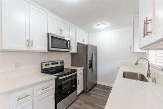 6520 Shirley Ave in Los Angeles, CA - Building Photo - Building Photo