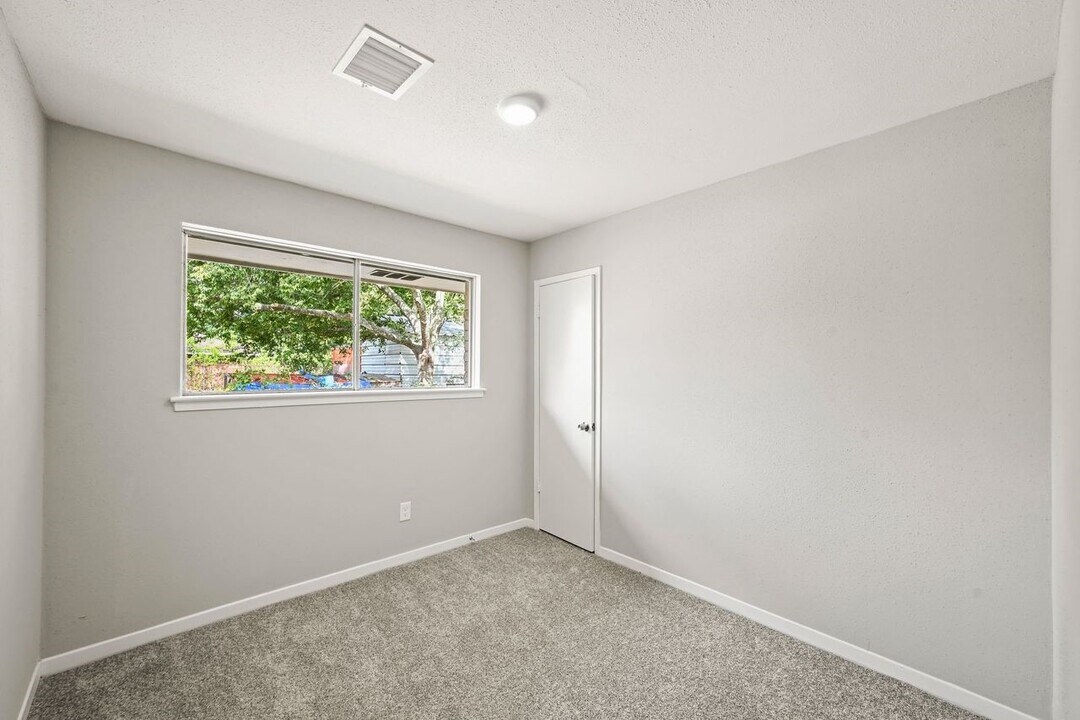 11026 Spottswood Dr in Houston, TX - Building Photo