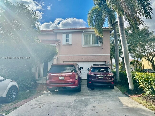 300 SW 100th Ave in Pembroke Pines, FL - Building Photo - Building Photo