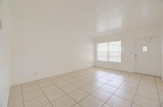 1033 NW 30th Ct, Unit 4 in Wilton Manors, FL - Building Photo - Building Photo