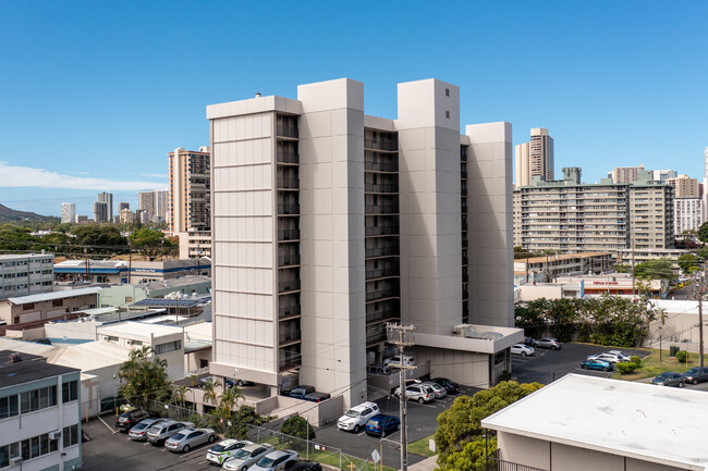 University Villa in Honolulu, HI - Building Photo - Building Photo