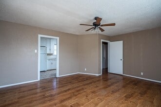 307 W 8th St in Del Rio, TX - Building Photo - Building Photo