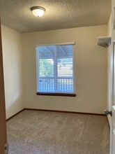 2946 SE Arie Ct, Unit Bedroom in Port Orchard, WA - Building Photo - Building Photo