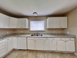 6002 Raza Rd in Pearland, TX - Building Photo - Building Photo