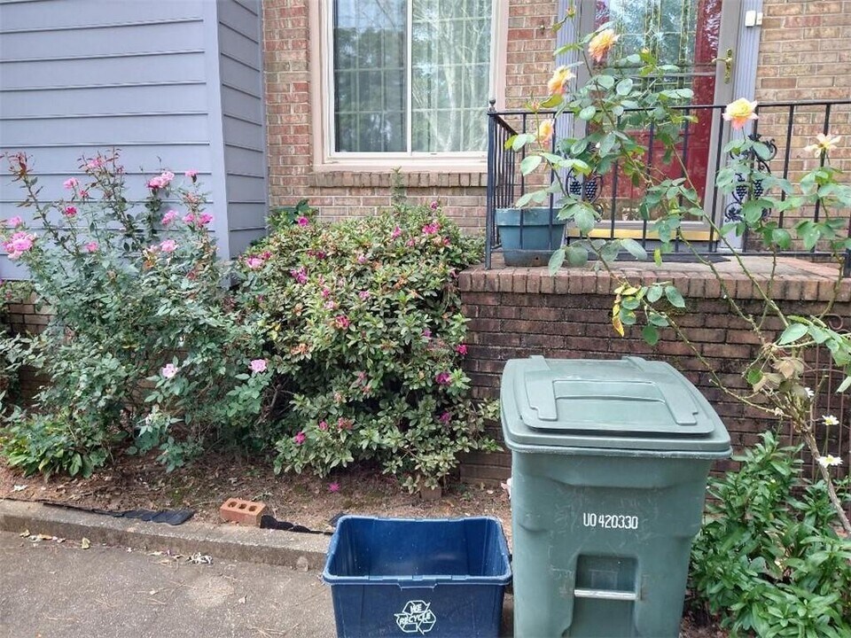 30 Powers Ferry Manor SE in Marietta, GA - Building Photo
