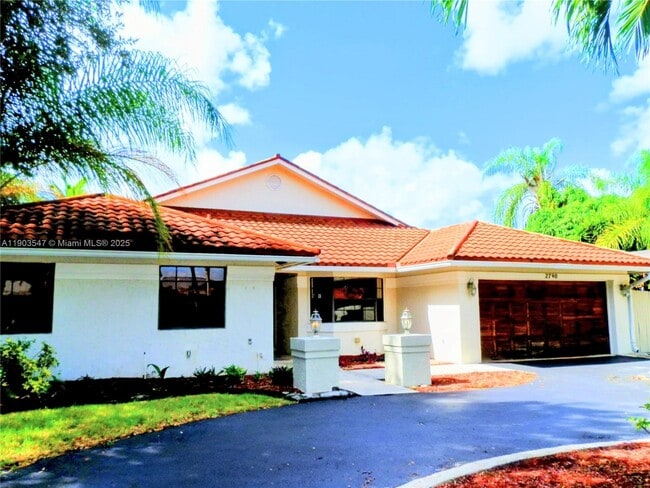 2700 NW 112th Ave in Coral Springs, FL - Foto de edificio - Building Photo