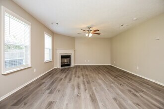 5625 Dory Dr in Nashville, TN - Foto de edificio - Building Photo